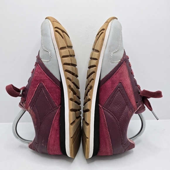 Brooks × Barney's NY | Chariot 'Reflective Pack' burgundy sneakers | MENS 8 - Picture 8 of 10